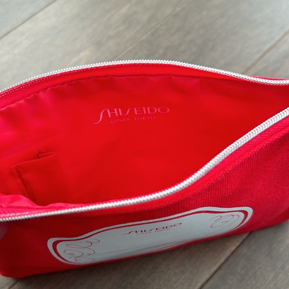 SHISEIDO Face Cleansing Massage Brush, Skincare Tools, Bonus Red Zip Travel Bag - Picture 8 of 9